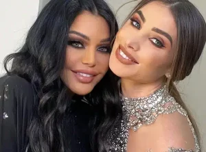 هيفاء وهبي تثير ضجة في السعودية بعد تقبيلها لأنابيلا هلال بهذه الطريقة “ًصور”