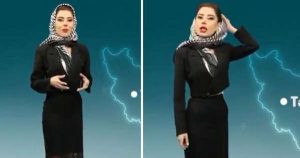 مذيعة أذربيجانية محجبة خلعت حجابها فجأة عندما تحدث عن حالة الطقس في هذه المدينة الإسلامية
