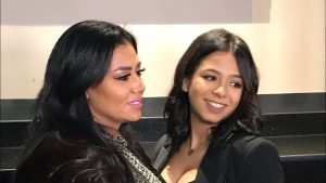 رانيا يوسف تنشر صورة ابنتها المراهقة بقميص نوم والجمهور يعلق!!