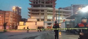 مصرع 5 أشخاص جراء سقوط رافعة بناء في إزمير