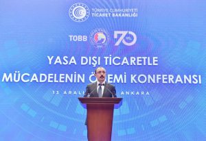 وزير تركي يحذر المتاجر بعد قرار رفع الحد الأدنى للأجور