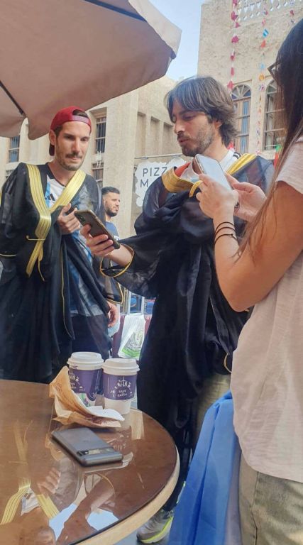 بعدما ارتداه ميسي.. اقبال كبير على شراء «البشت» العربي 1