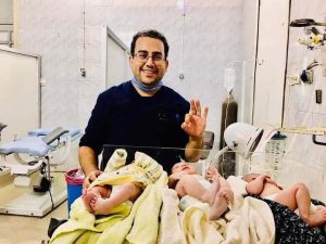 مطالبات بالقبض على طبيب مصري بعد عملية ولادة 3 توائم.. والسبب منشور على فيسبوك