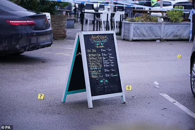 احتفالات الكريسماس داخل ملهى ليلي في بريطانيا تتحول إلى كارثة 13