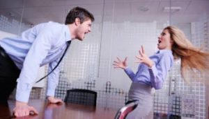 وجبة طعام السبب.. تفاصيل أغرب قضية رفعتها موظفة ضد مديرها.. ورد صادم من المدير