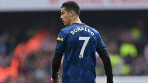 بعد الانتقال إلى السعودية.. رونالدو يستعين بلاعب فنون قتالية لحمايته