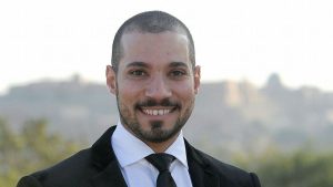 بعد أيام من وفاة زوجته .. أنباء عن زواج عبد الله رشدي من إعلامية شهيرة