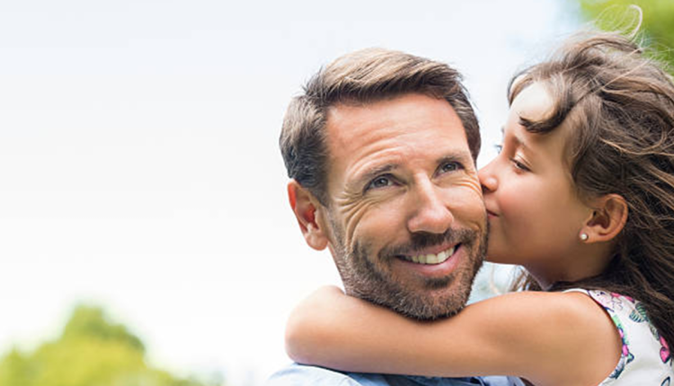 لقاء مبكي جداً بين أب تركي و ابنته بعد 33 عاماً