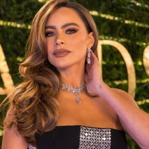 عمرو أديب عن صوفيا فيرجارا: صاروخ باليستي كان نفسي أمسك إيدها 1