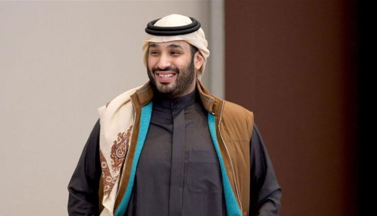 سترة محمد بن سلمان تلفت الانظار في السعودية .. هذا هو سعرها..