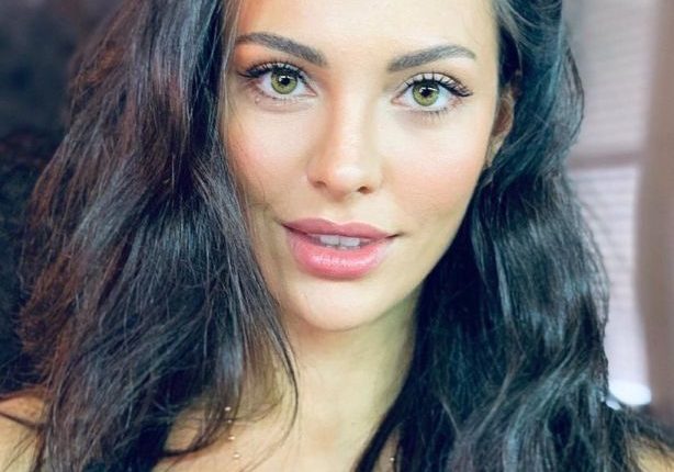 ما الذي تتعرض له إيمان كازابلانكا وحقيقة خلافها مع الأتراك؟