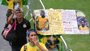 بحضور الرئيس البرازيلي.. تشييع جثمان بيليه من ملعب فيلا بيلميرو في موكب يجوب الشوارع