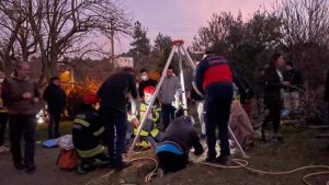 تركيا .. طفل يقع في بئر وأبيه يلقي بنفسه خلفه محاولا إنقاذه