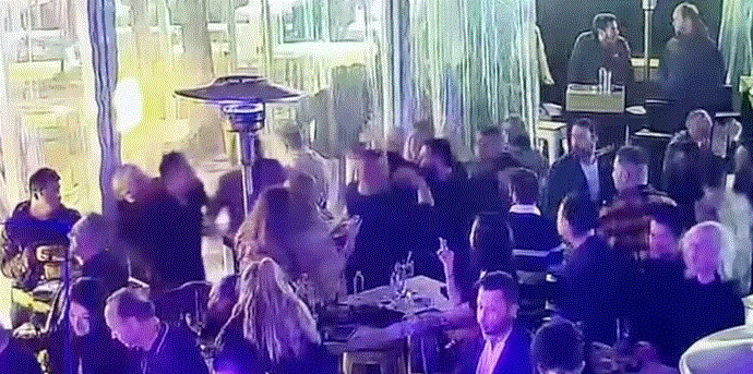  رئيس بلدية بودروم عن حزب الشعب الجمهوري يتعرض لهجوم لفظي وجسدي من أحد موظفيه (شاهد) 23