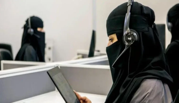 السبب عجيب جدًا ..سعودية تبكي بحرقة شديدة لطردها من الوظيفة