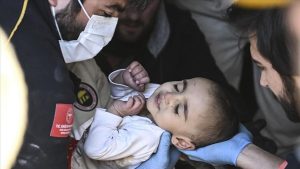 إنقاذ طفلة تركية بعد مرور 133 ساعة على الزلزال