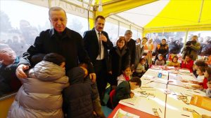 اردوغان يقدم التعازي لاقرباء ضحايا الزلزال