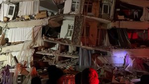 البيت انهار قدام عينهم | فيديو مؤثر لمواطنين سوريين بسبب زلزال اليوم