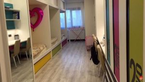 فضيحة.. فيديو لحارس سكن جامعي يتجسس علي الطالبات