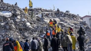 وزير الصحة التركي يعلن ارتفاع عدد وفيات الزلزالين إلى 17 ألفا و406