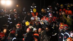 تركيا.. إنقاذ طفل من تحت الأنقاض بعد 260 ساعة وشابين بعد 261 ساعة في هاتاي