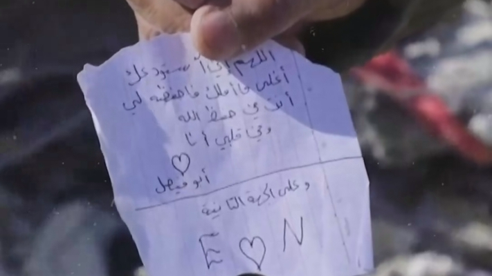 "أنت في حفظ الله وقلبي".. رسالة طفلة سورية لوالدها من تحت الأنقاض 9