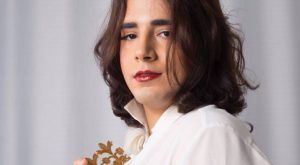 بإطلالة من السرير.. بدر خلف يكشف عن شكل وإسم زوجه