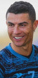 كريستيانو رونالدو يضع وشم على وجهه.. وملامحه تغيرت بالكامل "صورة صادمة" 1