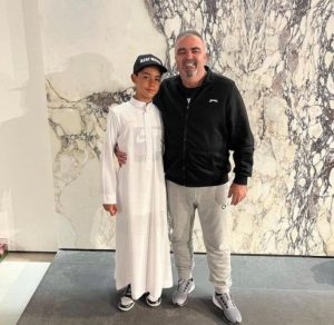 نجل رونالدو يظهر بالزي السعودي مع شريك جدته "صور" 1