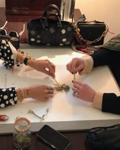 بدون خجل.. ميا خليفة تدخن الحشيش على العلن ’’صورة’’ 23