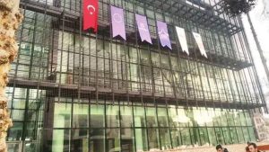 مبنى زجاجي يثير الجدل في أديامان التركية 1