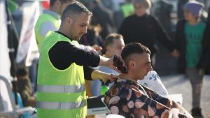 حلاقون يبادرون لمساعدة المتضررين من الزلزال