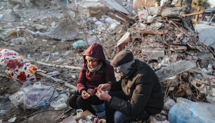 سوري تصدّر صحيفة المعارضة التركية: أربع لغات سخّرها في خدمة الأتراك المنكوبين بالزلزال