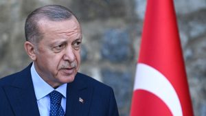 أردوغان يسخر من حملة كمال كيليتشدار التي يدعو فيها إلى “ترحيل السوريين من تركيا”.