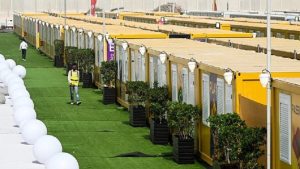 بدء وصول “بيوت كأس العالم” من قطر إلى المناطق التركية المتضررة جراء الزلزال