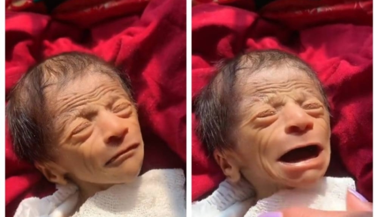 طفل حديث الولادة