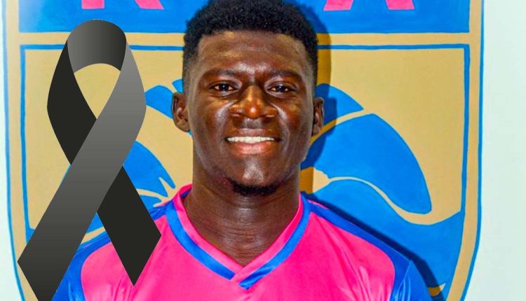 لحظة سقوط اللاعب الإيفواري مصطفى سيلا في الملعب قبل وفاته (فيديو)