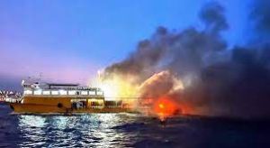 تركيا .. حريق على متن عبارة في بحر مرمرة 1