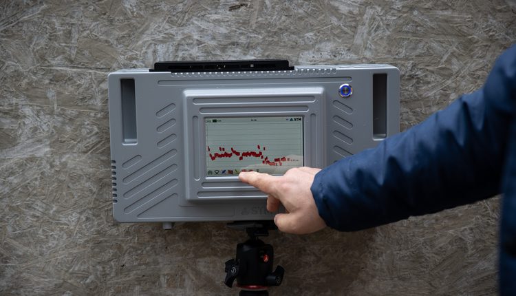 رادار كشف الأحياء خلف الجدران