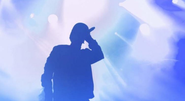 نجم عالمي يقرر الإنتقال للعيش في صندوق للنفايات ’’صور أثارت تفاعلاً’’ 5