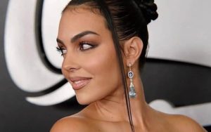 جورجينا تتخطى الحدود وتثير غضب المتابعين في أحدث إطلالة لها “شاهد”