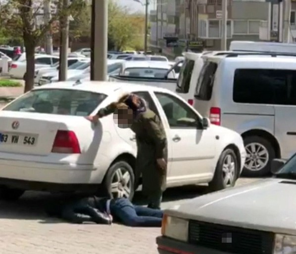 سيدة تركية تقتل صهرها وسط الشارع على خلفية شرف! 1