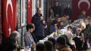 وزير الدفاع التركي