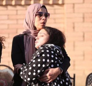 أول ظهور لخطيبة مصطفى درويش أثناء تشيع جثمانه.. بكاءها وصراخها يدمي القلوب 1