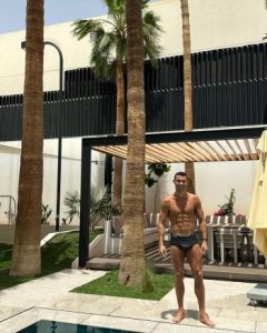 كريستيانو رونالدو بصور من قصره في السعودية .. هكذا يقضي وقت فراغه مع أولاده 5