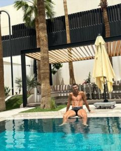 كريستيانو رونالدو بصور من قصره في السعودية .. هكذا يقضي وقت فراغه مع أولاده 3