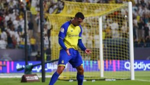 سجود رونالدو بعد هدفه مع النصر يثير سعادة الشارع السعودي “فيديو”