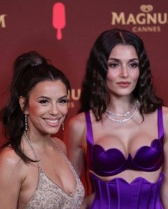 هاندا أرتشيل بحمالة الصدر وسروال على السجادة الحمراء في مهرجان كان 3