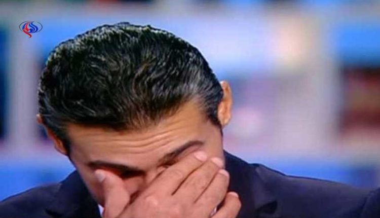 فنان شهير يبكي بحرقة