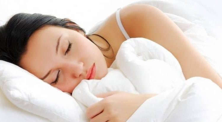 فوائد النوم مبكراً للشعر